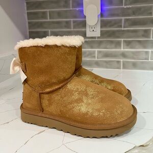 UGG Mini Bailey Bow Glimmer boots Women’s Size 6 Color Chestnut.